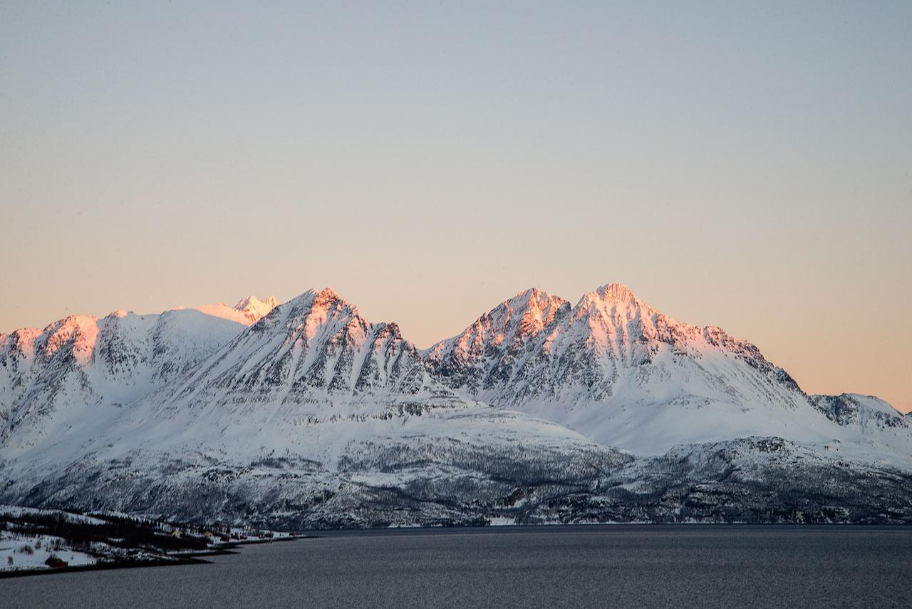 Arctic Panorama Lodge Uloybukta Ngoại thất bức ảnh